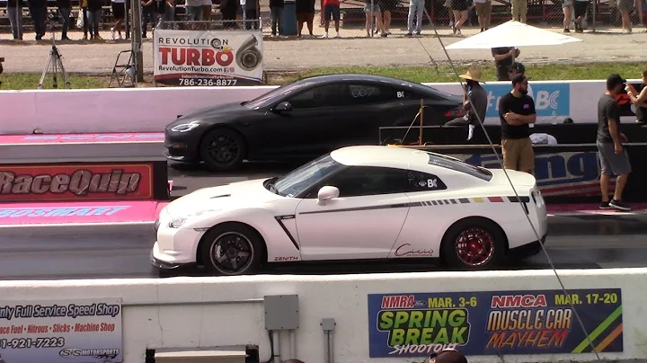 Tesla Model S Plaid vs Nissan GTR 1/4 Mile Drag Race