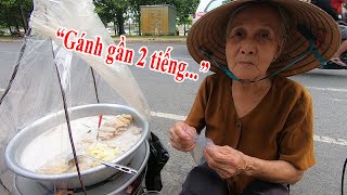 Bái phục Bà Ngoại 75 tuổi Gánh nồi Chuối xào nước cốt dừa gần 2 tiếng tới chỗ bán chỉ 10k ở Sài Gòn