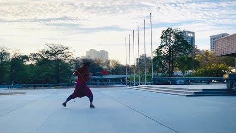 Rope dart/meteor hammer daily training. Overlord variations. 繩鏢練習，在高雄美術館。