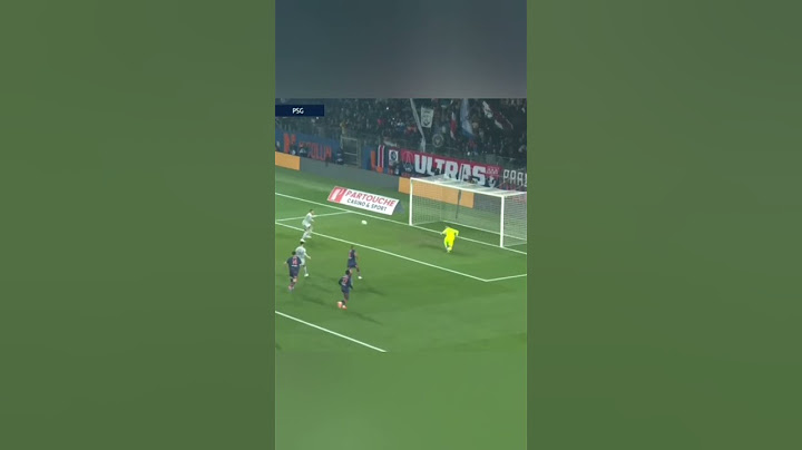 Mbappe misses the penalty