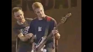 Green Day - Knowledge (Operation Ivy cover) live [READING FESTIVAL 2001]