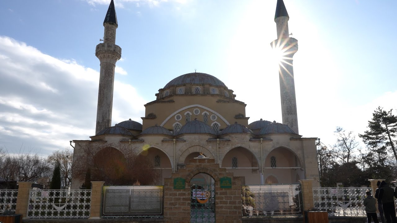 Джума Хан Джами в Кезлеве в плачевном состоянии