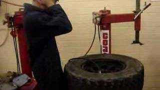 SECTA auto tech: inflating tire