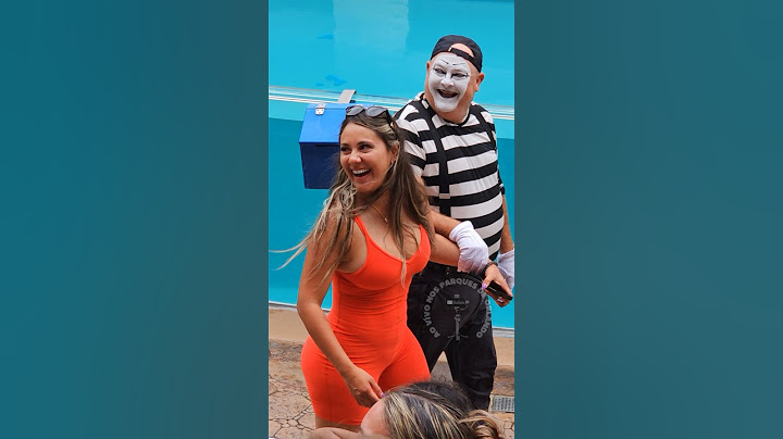 Mime Tom went crazy for this woman 😍❤️😂🤣#tomthemime #seaworldmime