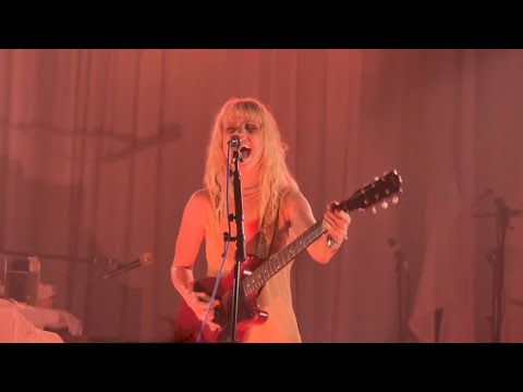Hayley Williams “Mandinka” (Sinead O’Connor cover) live in Dublin