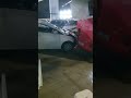 Motorista bate carro contra food truck e causa prejuízo em Joinville