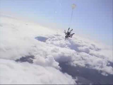 Axel hoppar fallskärm