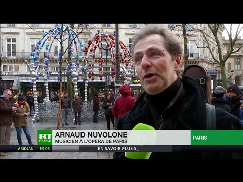 «La colère est remontée d'un cran» : rassemblement devant la Comédie-Française contre le 49-3