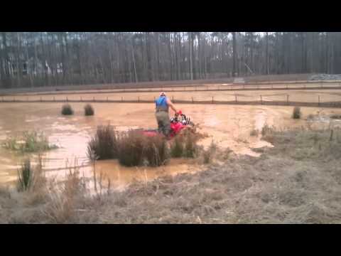 honda-rancher-420-wth-stock-tires-muddin