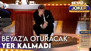 Beyaz Sandalyeyi Verince Ayakta Kaldı - Beyazla Joker