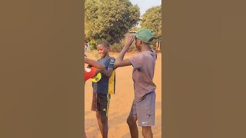 Entrega de prendas deportivas a ONG protección menores. Zambia. Septiembre 2024.
