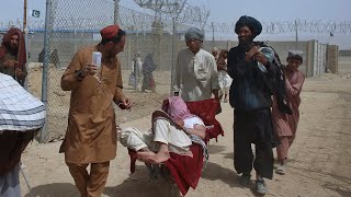 Afghan refugees fleeing by road to Pakistan screenshot 4