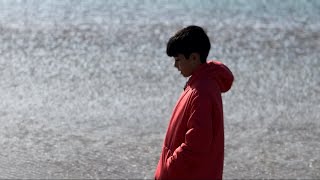 علي خالد - الطفل والبحر (أمام البحر قد وقف) | 2025