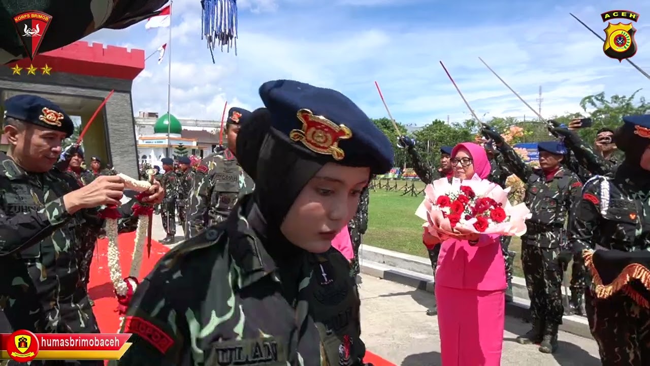 PELEPASAN DANSAT BRIMOB POLDA ACEH, SUASANA HARU IRINGI PERPISAHAN KOMANDAN LAMA