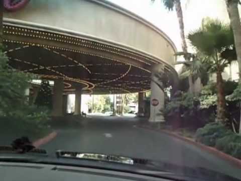 does flamingo hotel have free parking