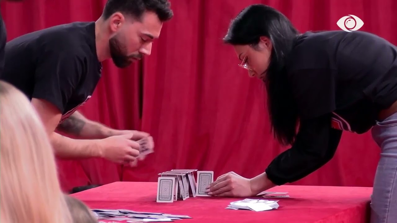 Keijsi, Miri, Erik dhe Artani luajnë 'murlan' teksa banorët e tjerë vijojnë sfidën