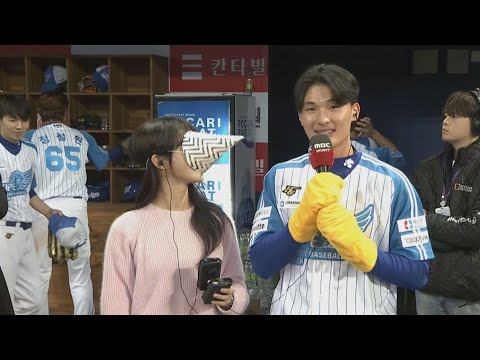 [<strong>인터뷰</strong>] &amp;#39;고깔 쓴 주인공은 누구?&amp;#39; 윤동희 리포터 데뷔의 <strong>순간</strong>! I 2023 희망더하기 자선야구대회