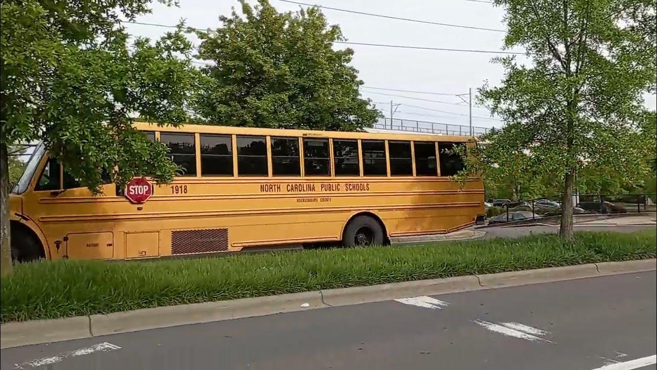 Автобусик желторотик - YouTube