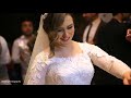 أغنية محمود العسيلى فرحة - تأثر أصحاب العروسة لما شافوا صاحبتهم بالفستان الأبيض