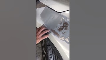 Applying gray putty on fender nicely #art #automobile #ararautozoneas