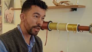 Download Lagu Bezoek goudsmid Atelier Victor Tijssen door Jacob - Ai Love 2025 deel 1 - omroep Human MP3