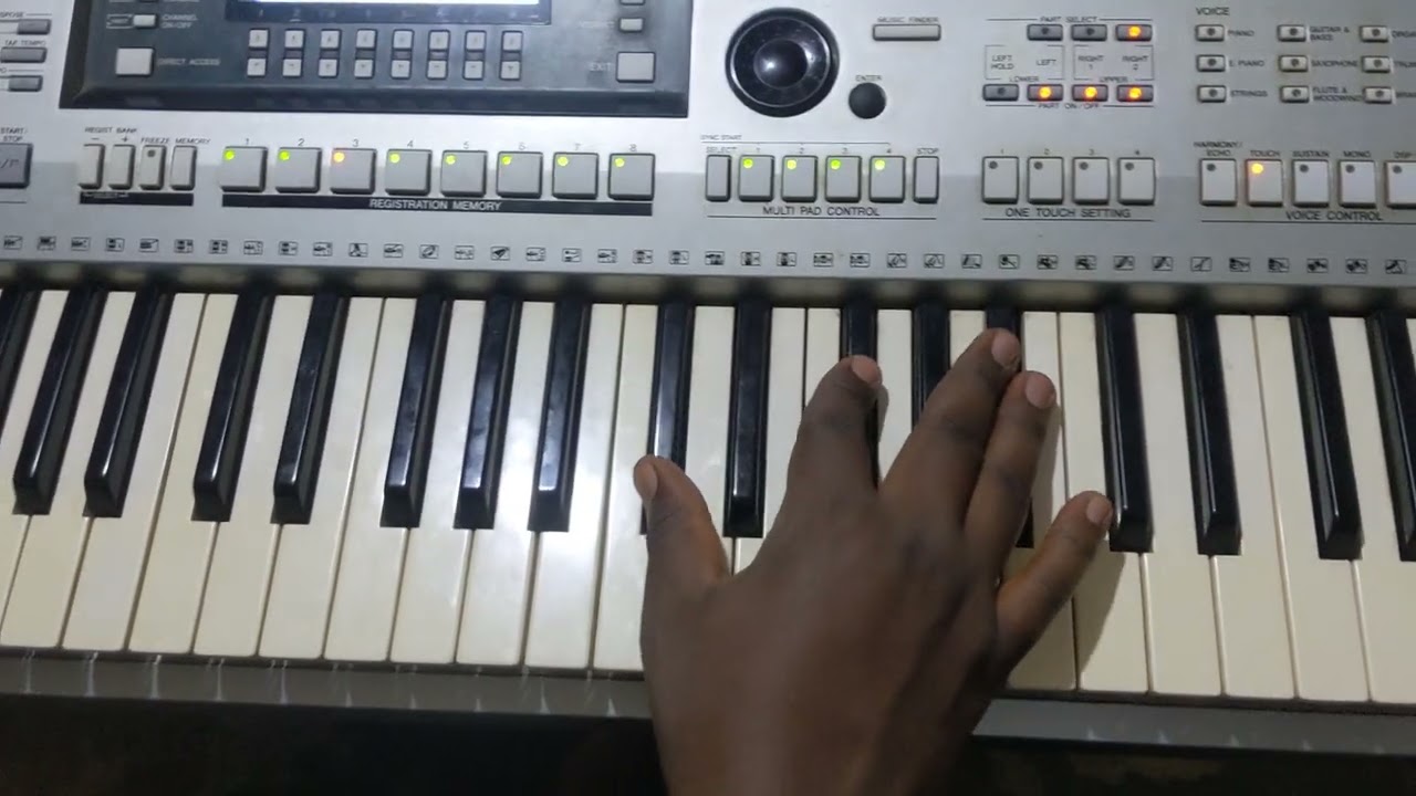 Kwiga piano ep 3 #umukunga  aka bass keza 🎹🎹🙏💥🔥🔥🔥🔥 karyoshye  hamwe na #pianist_ish