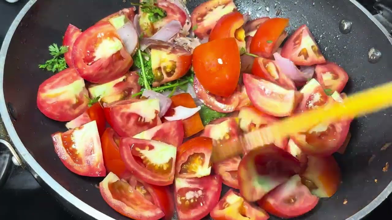 Tomato Chutney Recipe | South Indian Style Thakkali Chut