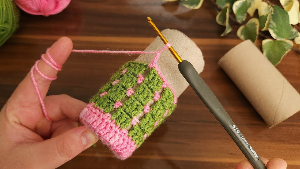AWESOME SUPER IDEA!😍 I CROCHET this for my TOILET PAPER and fell in love with the end result! DIY