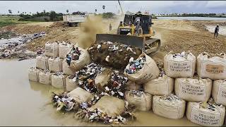 EPIC LAND FILLING PROJECT!! Expert Operators & Many Trucks Working Together!