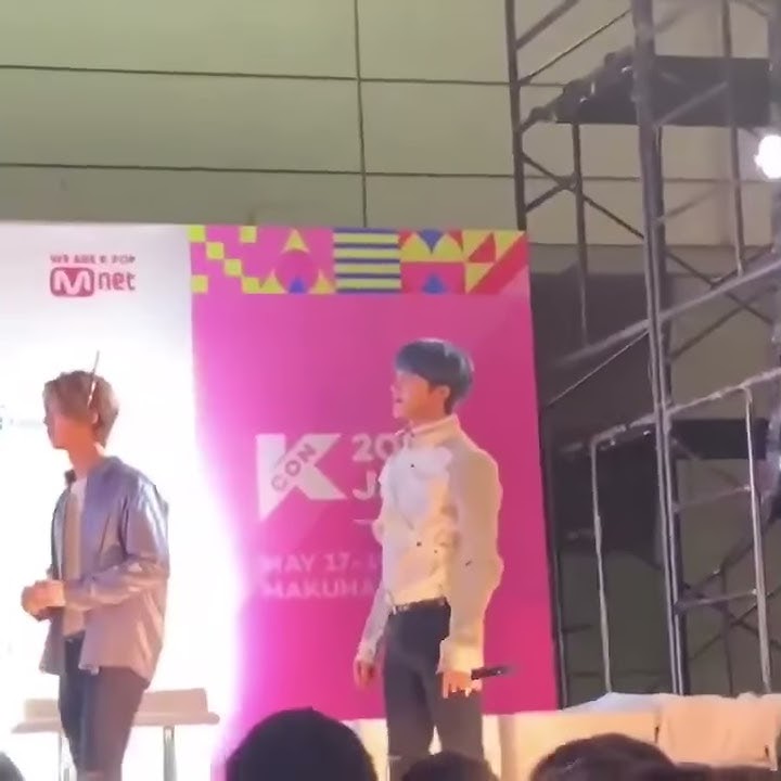 190519 KCON Japan MnG SF9 Rowoon complaining Chani to wear rabbit headband instead dumbo