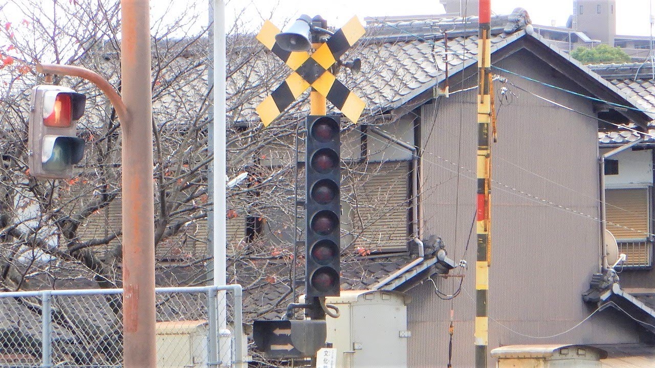 踏切】京阪石山坂本線 6段の踏切表示器と踏切連動信号がある踏切