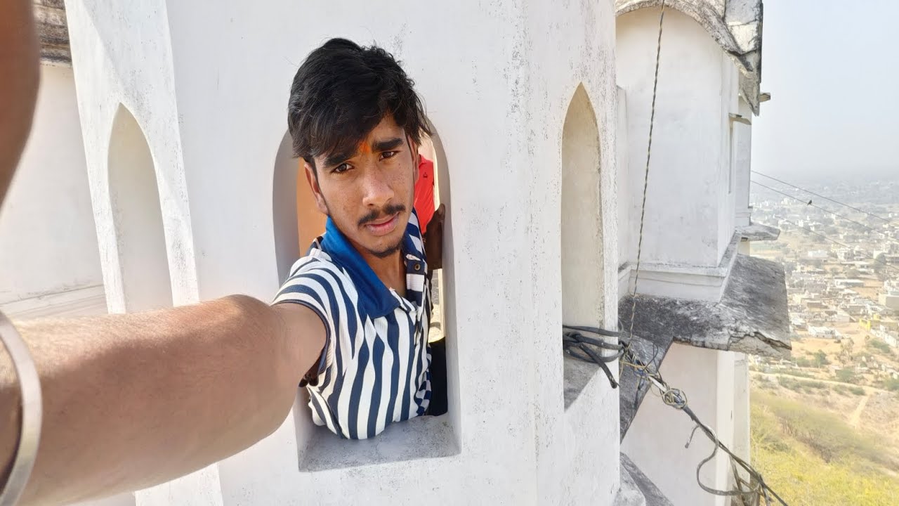 आज गए पहाड़ी पर... गिरते गिरते बचे ....?