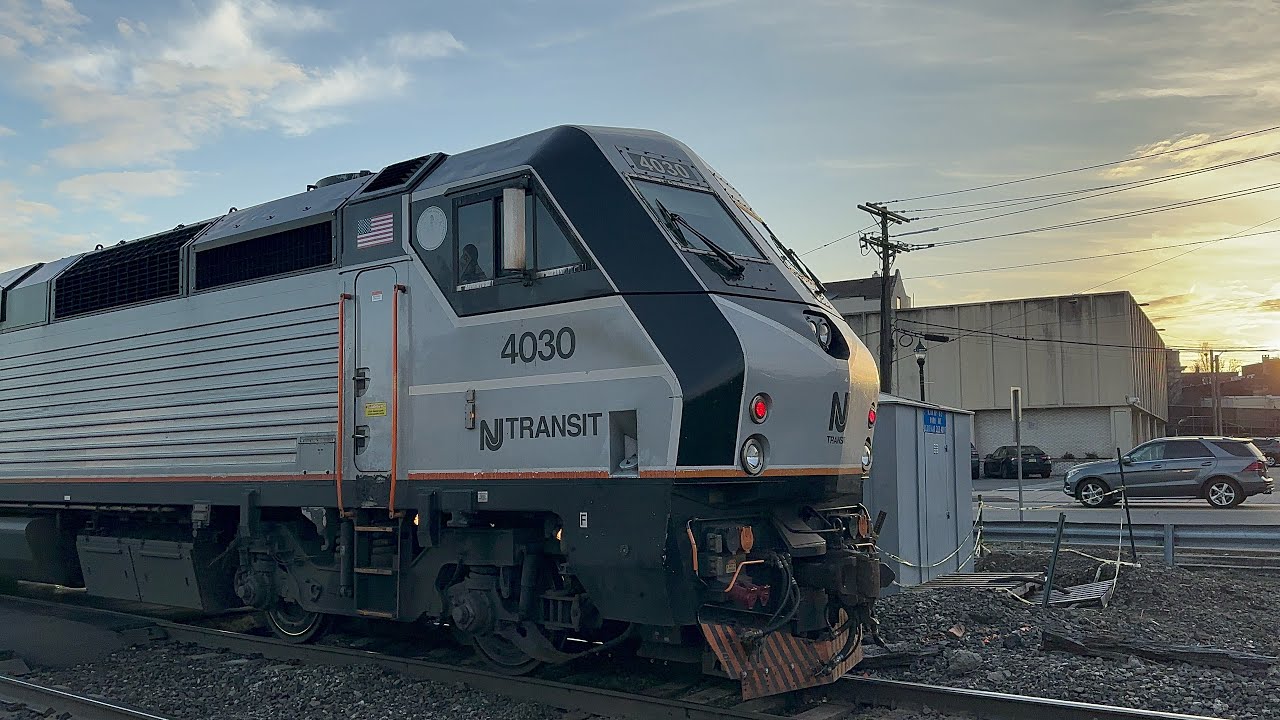 [4K/HDR]: MNCR train 66 makes a stop at Rutherford with PL42AC 4030 (2/9/24)