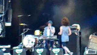 De Staat - Back To The﻿ Grind (Appelpop 2011)