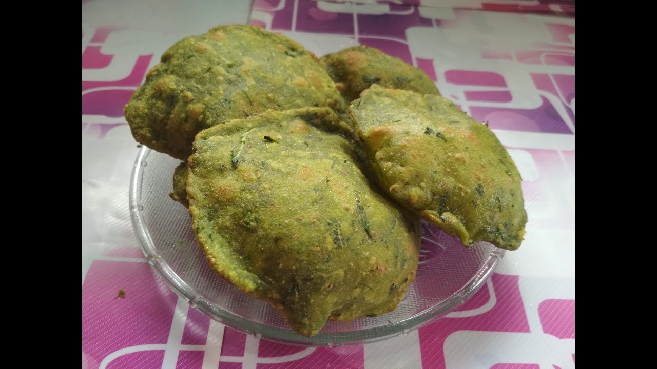 पालक पुरी । Marathi recipe - YouTube