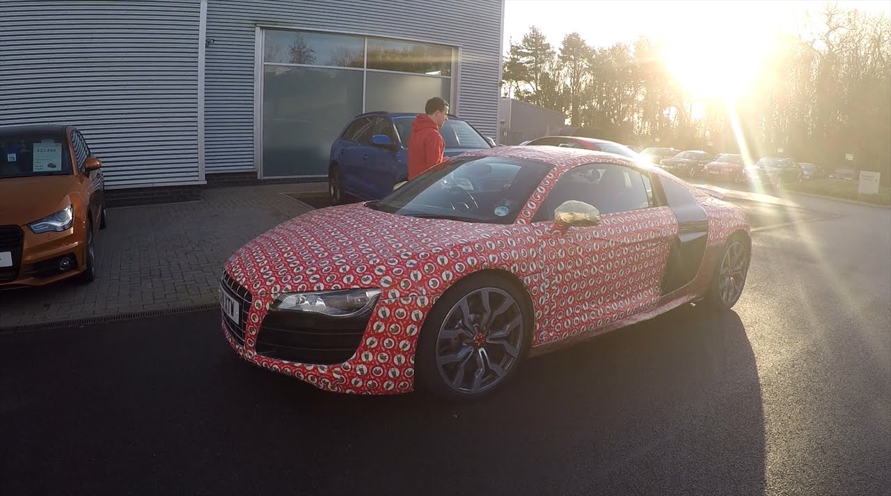 Santa's Audi R8 (Christmas Wrap) - YouTube