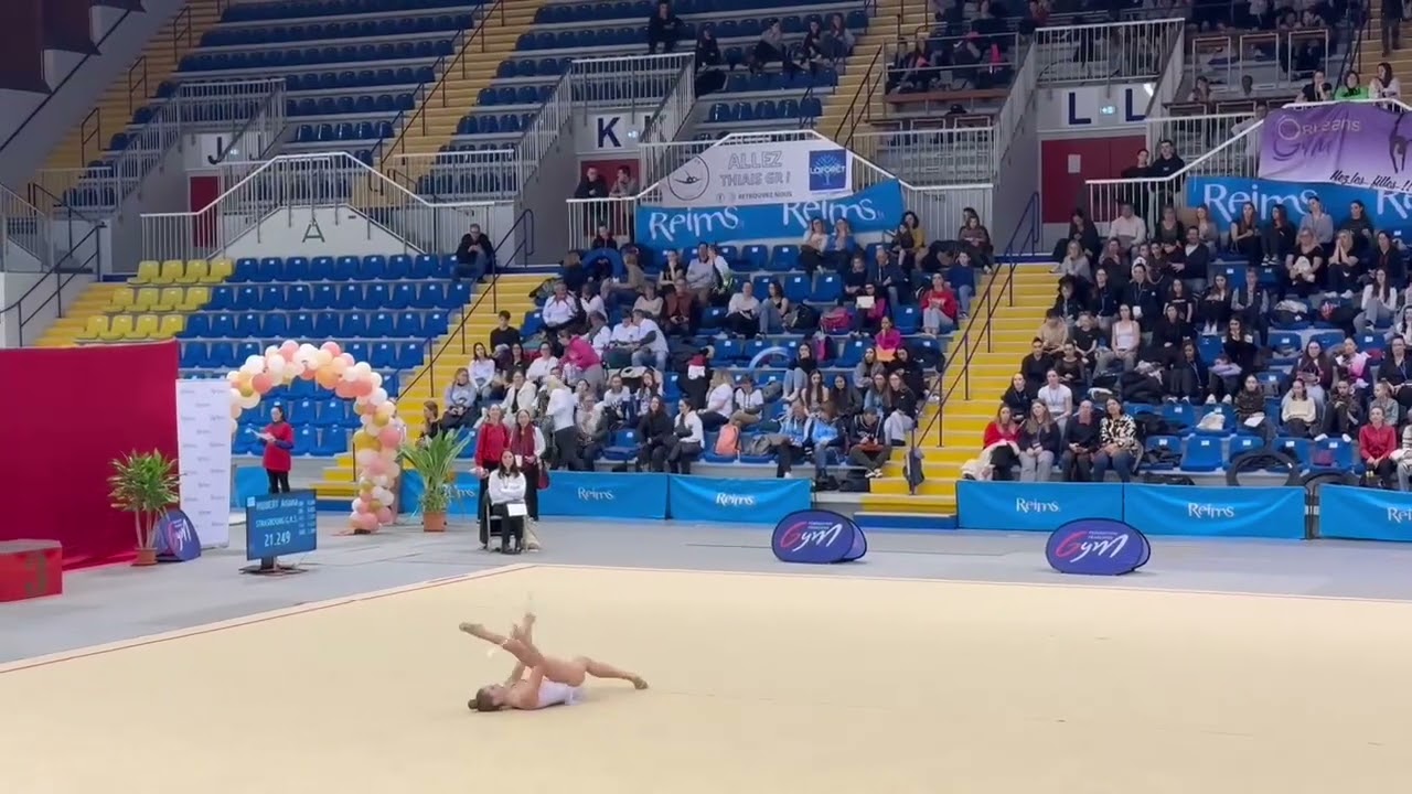 Louise Balzer massues 2024/25. Championnat de France à Reims.