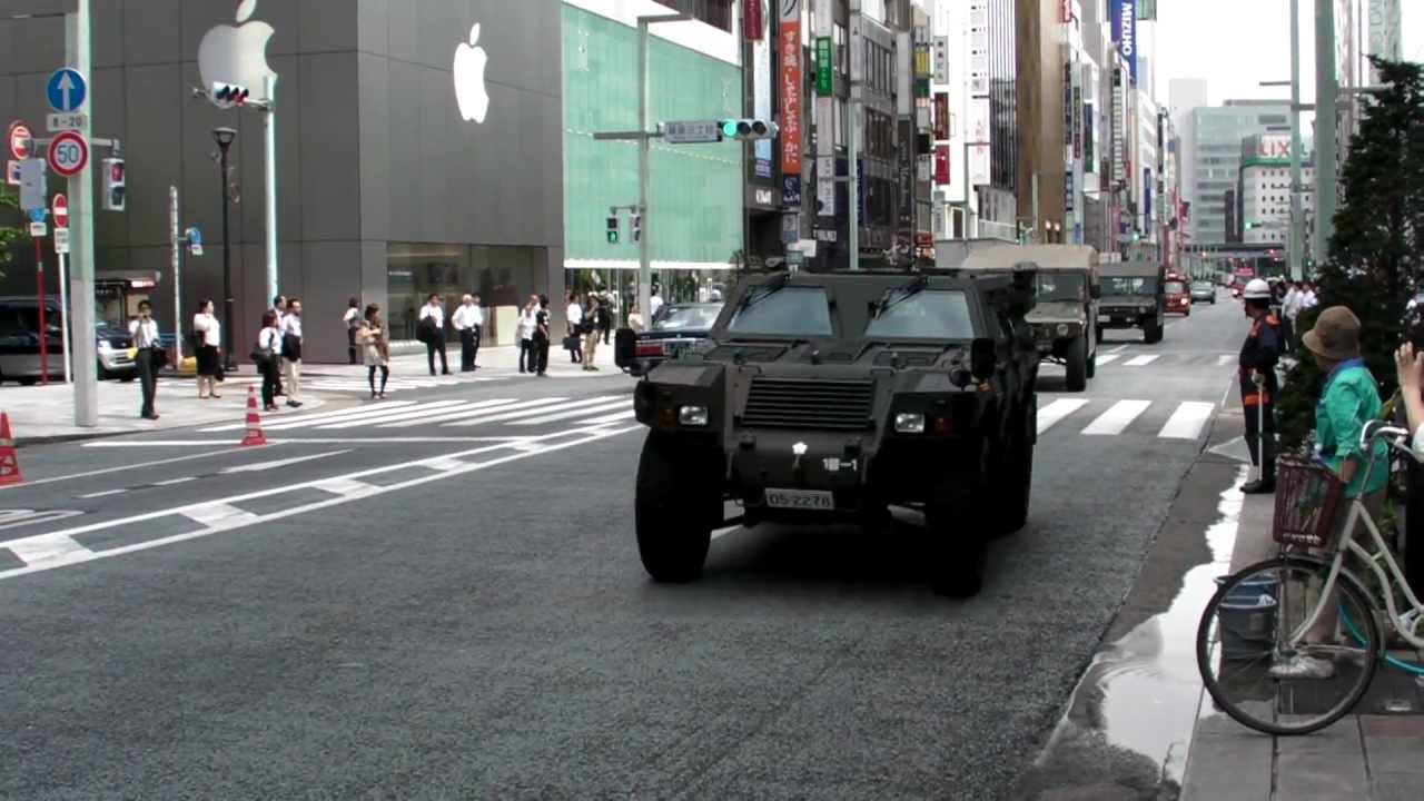 消防車 自衛隊車両 緊急走行車列 銀座 Motorcade Of Fire Engines Military Vehicles Youtube