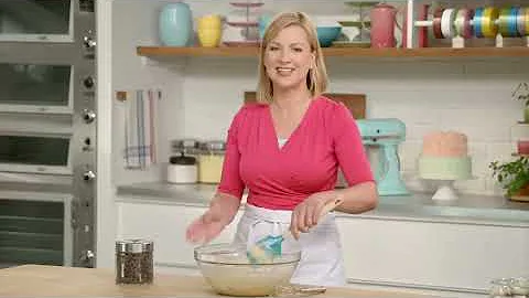 Professional Baker Teaches You How To Make BANANA ...