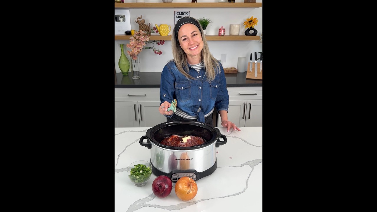 This Crockpot BBQ Chicken Falls Apart - YouTube
