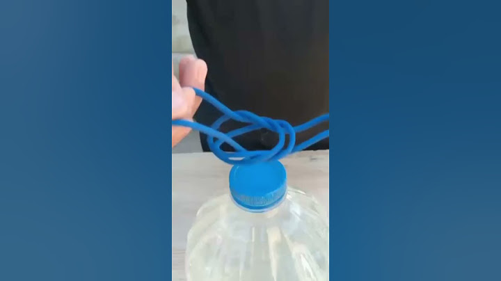 Be sure to remember this trick! How to easily and quickly make a handle for a plast #shorts