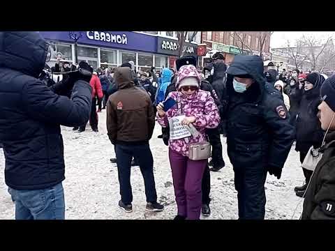 Задержание участников митинга на улице Советской Оренбурга