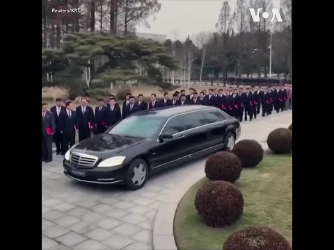 金正恩亲信乘坐豪车出席朝鲜劳动党会议