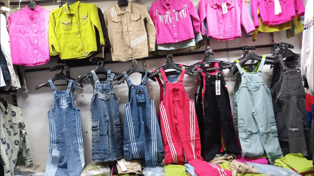 ملك الجينز اسلام ربيع في مول القدس في اول دور في شارع الشاذلي في القاهره