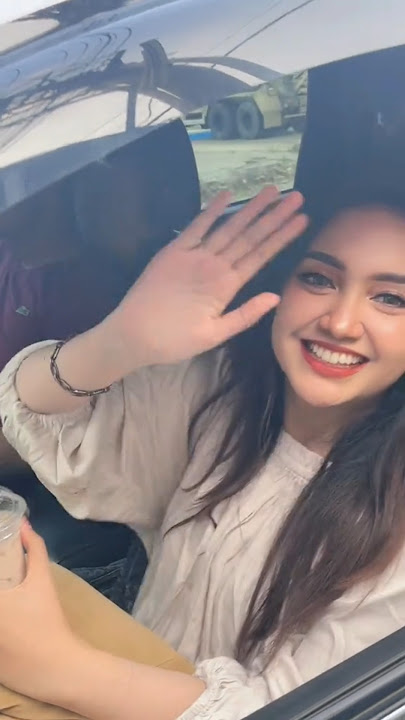 Jihan Audy dengan pacar barunya menyapa para penggemarnya