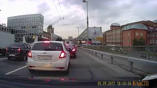 картинка: Короткое замыкание на линии троллейбуса на кантемировская мосту. 8.09.17.
