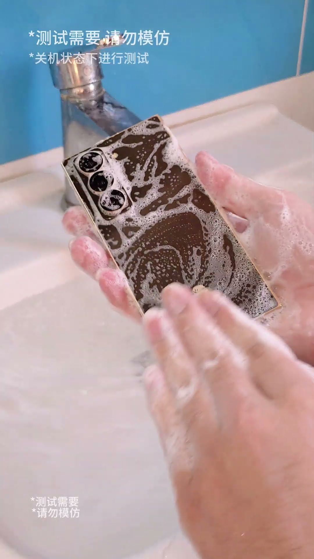 Let's try it in water? Samsung's W25 waterproof performance exceeds expectations