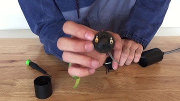 How to take apart a light bulb socket