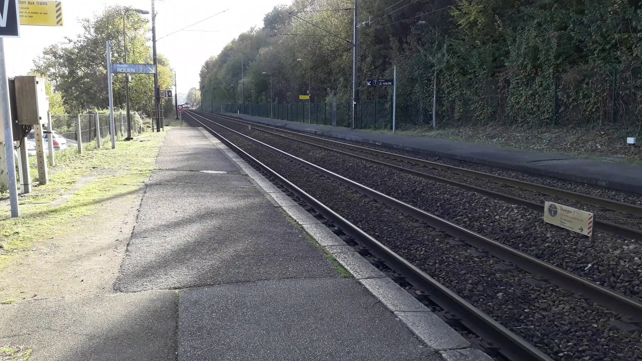 passage du train Paris Rouen Le Havre, à Pavilly YouTube passage du train Paris Rouen Le Havre, à Pavilly YouTube