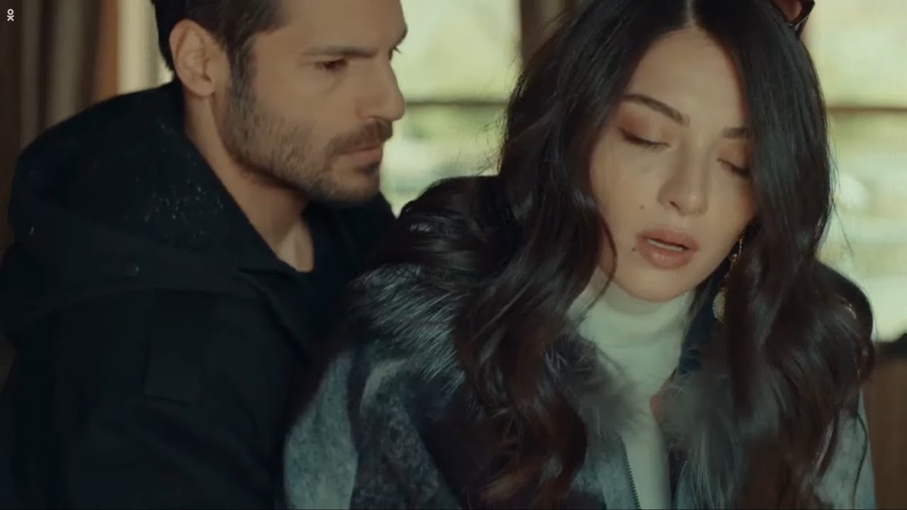 ياسمين تحاول اغراء ادم و زوجها يراقبهما مشهد من مسلسل حياة جديدة الحلقة 2